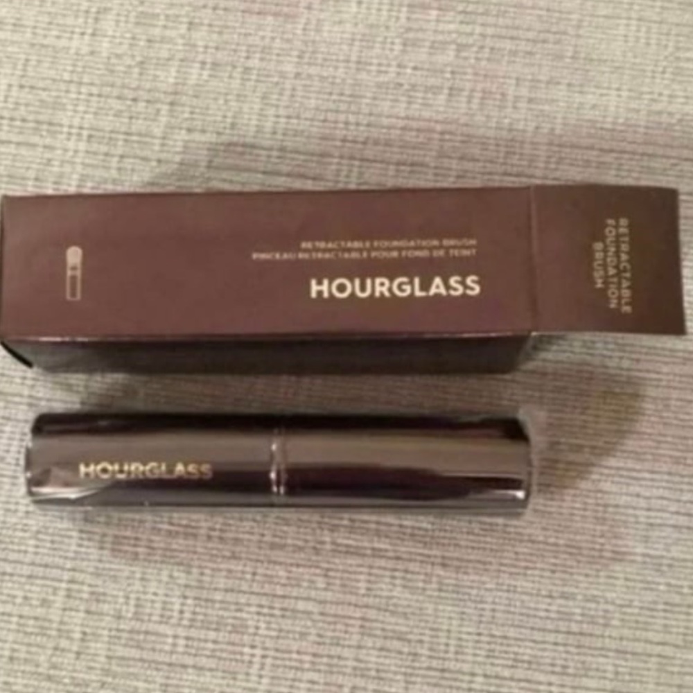 Hourglass Retractable Foundation Brush ~NEW~ - Picture 3 of 9